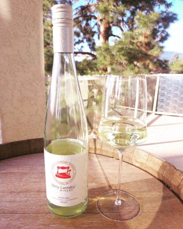 @dirtylaundry Riesling 2024🇨🇦🥂

“The 2024 Riesling fruit was sourced from Yakima Valley in Washington State and is a beautifully fruit-forward, yet dry style of this versatile grape. Each block of fruit is picked and then fermented separately in stainless steel at cool temperatures to retain fresh aromatics.” Mason Spink

Alcohol % 12.1 / pH 3.09/ TA 6.9 / RS 2.1

This dry Riesling captivates with enticing aromas of crisp Granny Smith apple, delicate honey, and zesty lemon rind. On the palate, it unveils vibrant flavours of Meyer lemon, tart Key lime, and juicy pink grapefruit, underscored by a striking minerality. Perfectly balanced, this medium-bodied wine delivers lively acidity and a memorable, harmonious finish. 91 Points

#topshelf #yesbcwine #bcwine #foodielife #bcwinecountry #winecountry #wine #explorebc #explorebcwine #foodfriendly #winelover #wineblogger #shiptosip #BuyBC #bcwinelife #bcwinetrends #washington #bcwinetrends #craftedinbc #summerland #josephinenhütte #riesling #troken